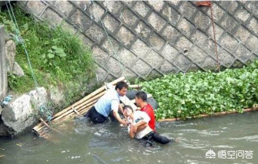 患癌大爷跳河救人，大爷跳河救人失败